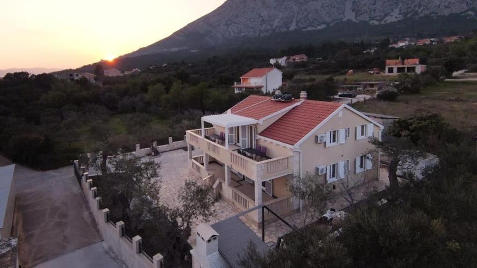 Property building, Bird's eye view