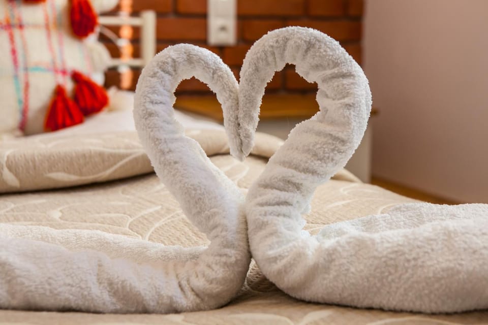 Bed, Photo of the whole room, Decorative detail, Bedroom, towels