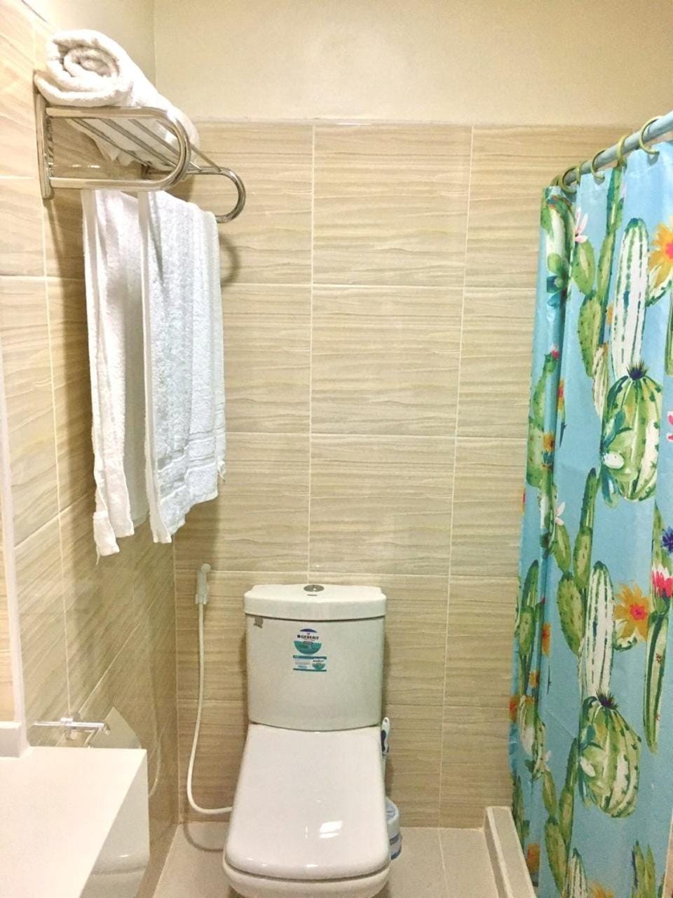 Shower, Toilet, Bathroom, bidet, towels