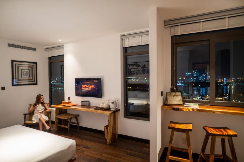TV and multimedia, Photo of the whole room, Seating area, River view