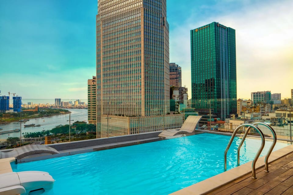 City view, River view, Swimming pool, sunbed