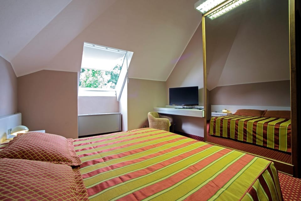Day, Photo of the whole room, Photo of the whole room