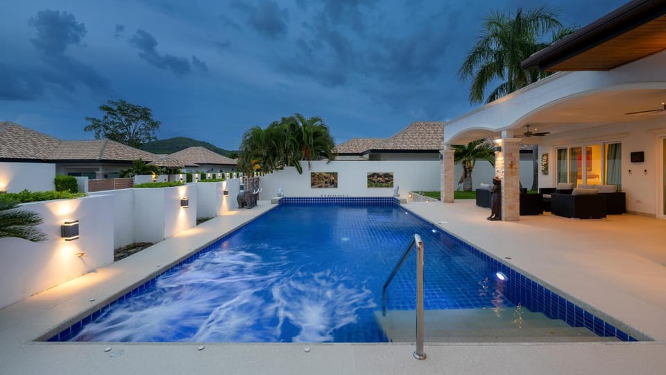 Hot Tub, Swimming pool