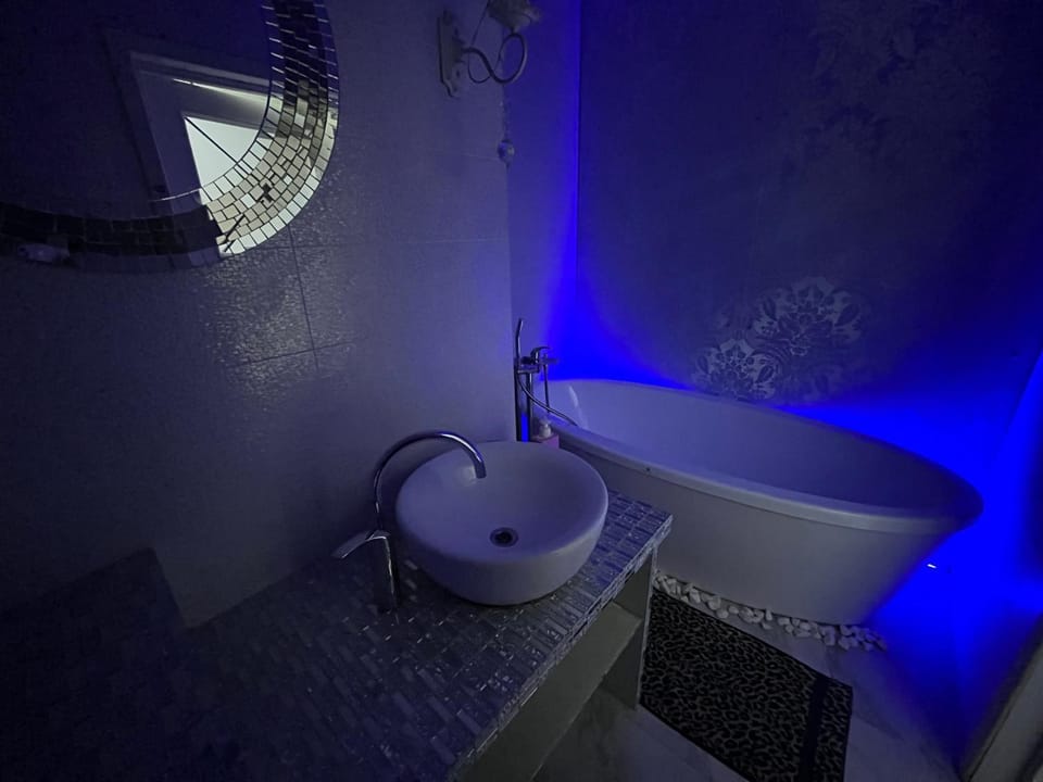 на ПЛЯЖЕ Отрада, Французский бульвар Просторный 2 комн Luxury апартамент , центр ЖК Париж Apartment in Odessa