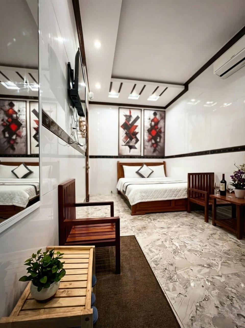 Photo of the whole room, Bedroom