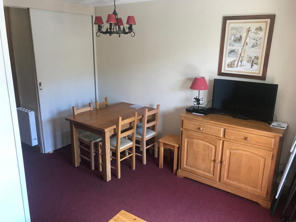 TV and multimedia, Dining area