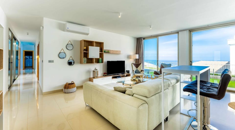 Communal lounge/ TV room, TV and multimedia, Living room
