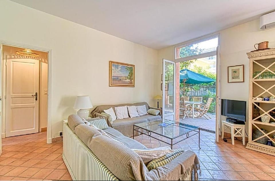 Patio, TV and multimedia, Living room, Seating area