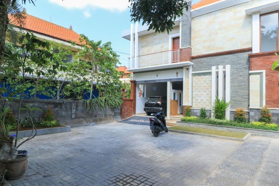 Property building, Facade/entrance
