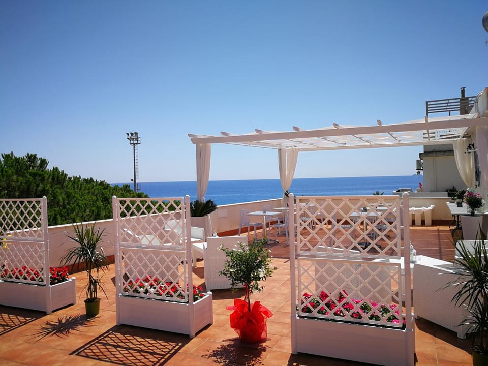 Balcony/Terrace, Internal: Not applicable to any particular room