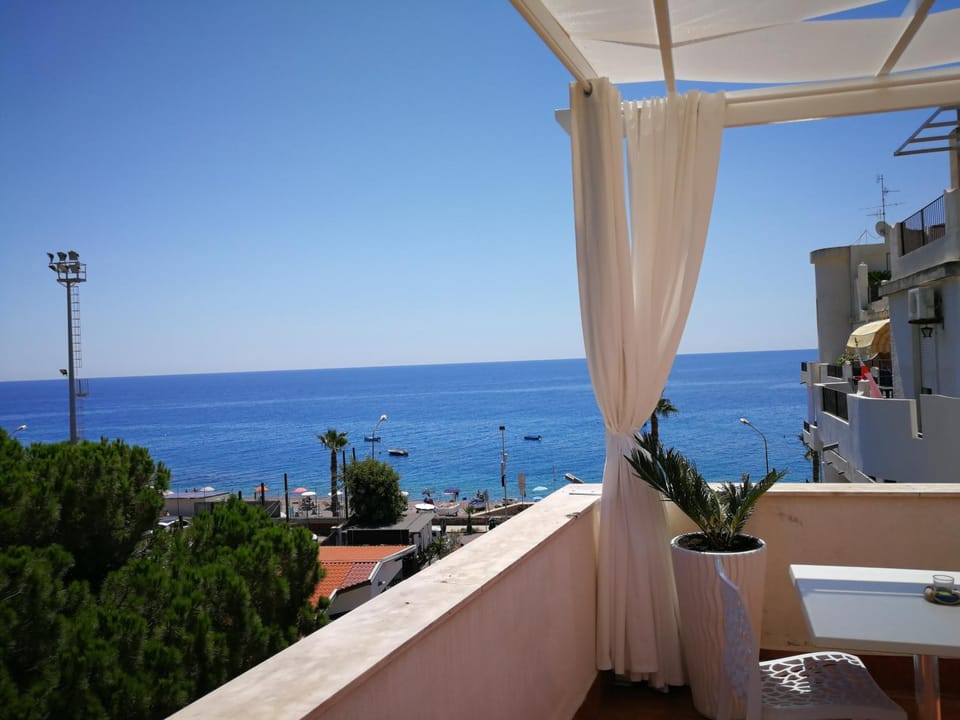Balcony/Terrace, Internal: Not applicable to any particular room