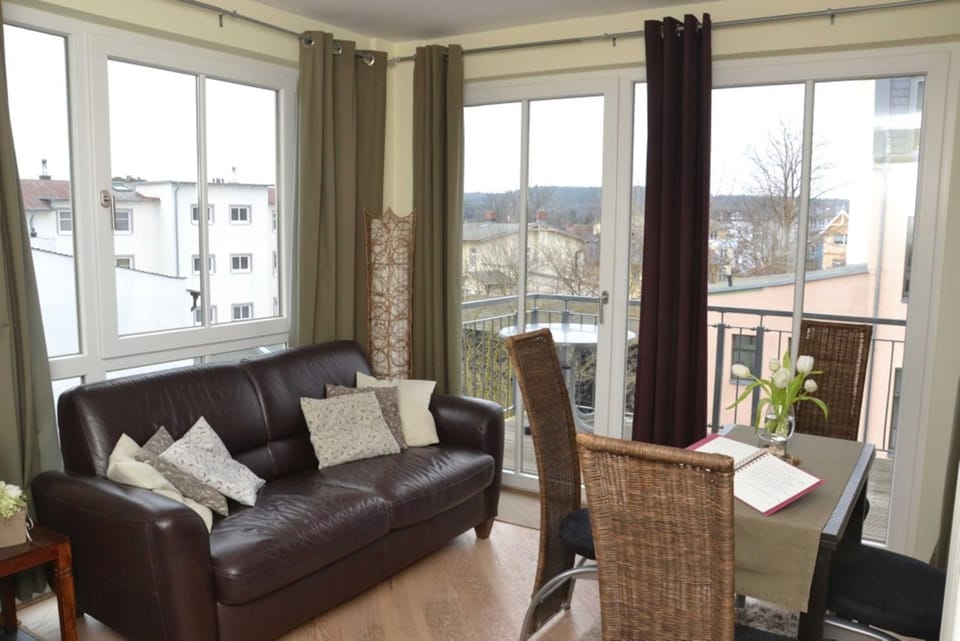 Living room, Photo of the whole room, Seating area, Dining area, City view