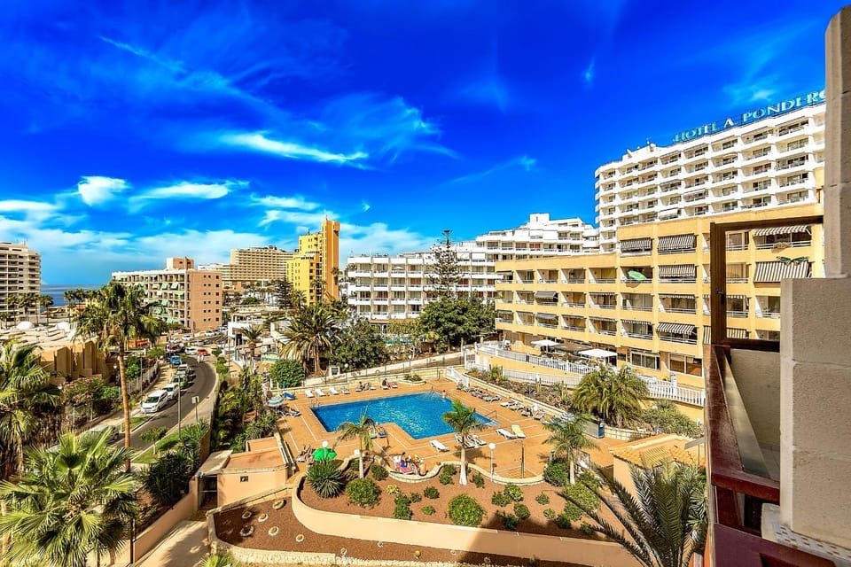 City view, Sea view