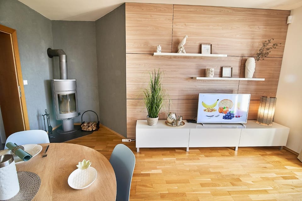 Coffee/tea facilities, Kitchen or kitchenette, Dining area
