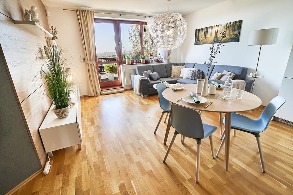 TV and multimedia, Living room, Dining area, Garden view, Mountain view