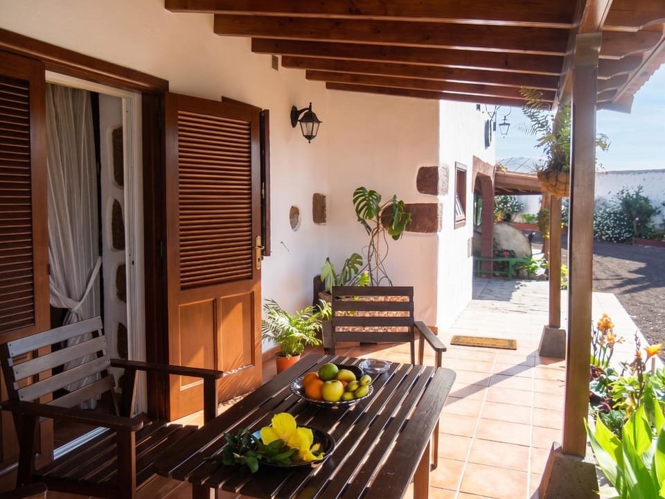 Elegant Apartment in San Cristóbal de La Laguna with Pool – 35 m² Apartment in Canary Islands