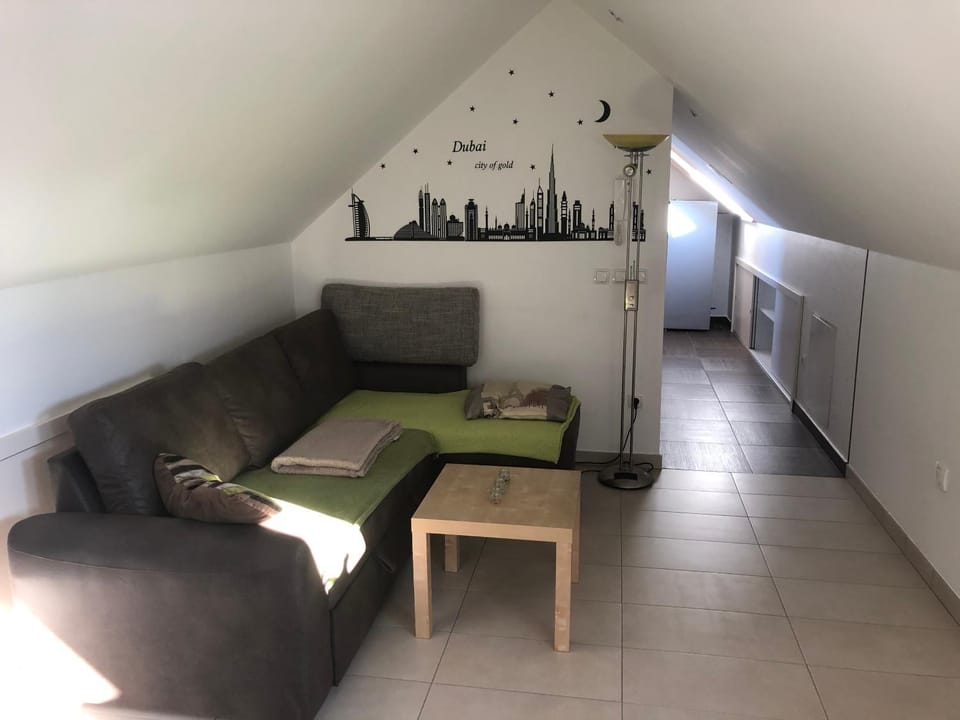 Bed, Living room