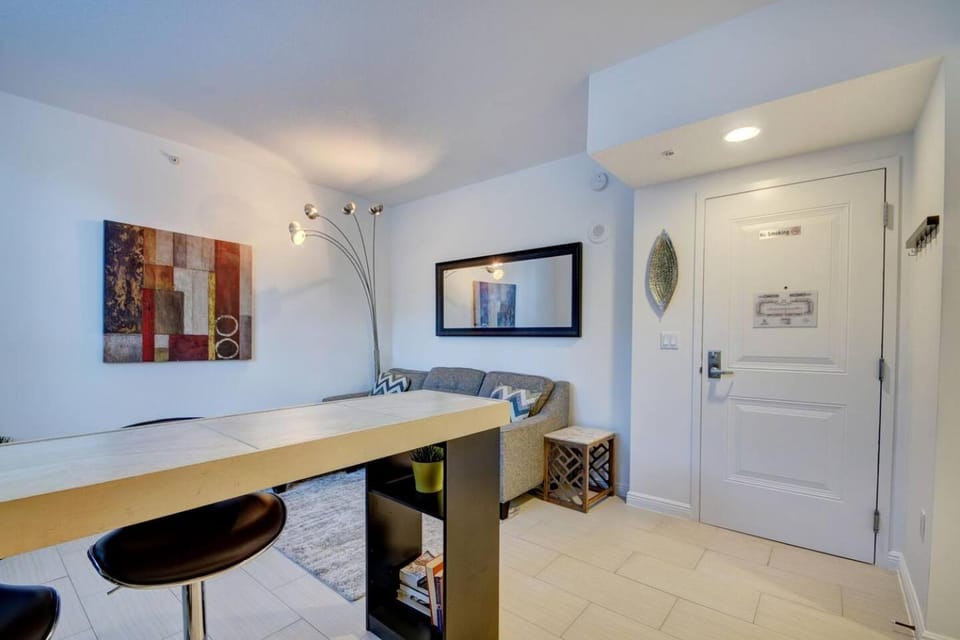 One bedroom in amazing condoBeach pass included! House in Boynton Beach