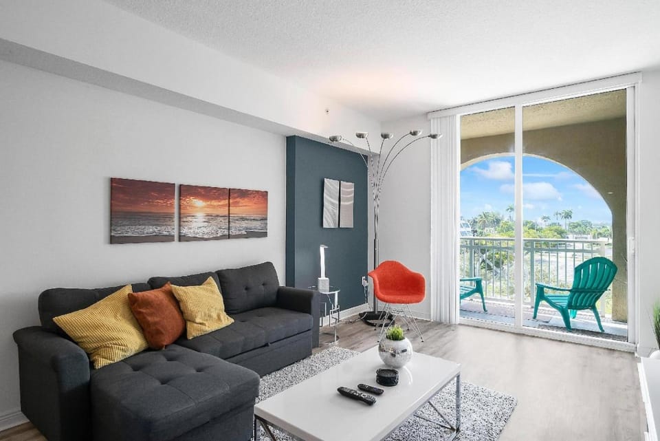 Luxury Near the Beach! Beach pass included! House in Boynton Beach