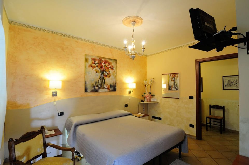 Bed, Photo of the whole room