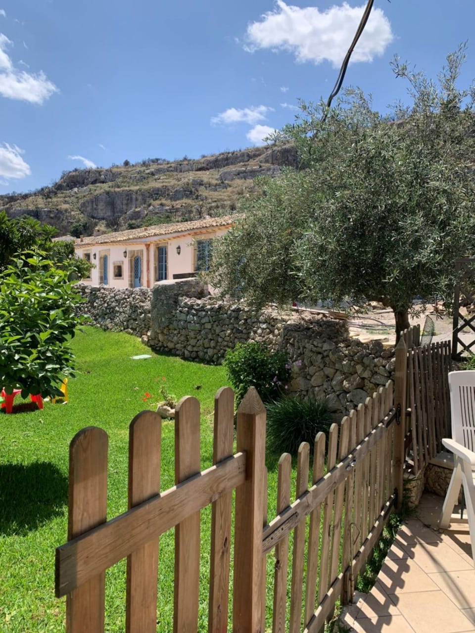 Property building, Natural landscape, Garden, Garden view, Landmark view, Mountain view