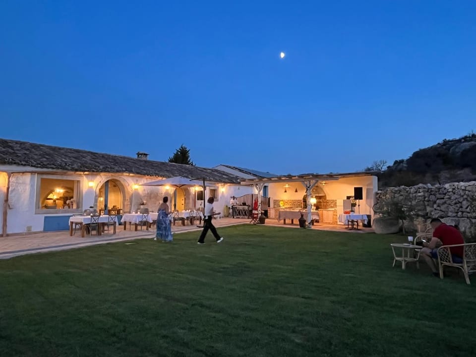 Property building, Restaurant/places to eat, Garden