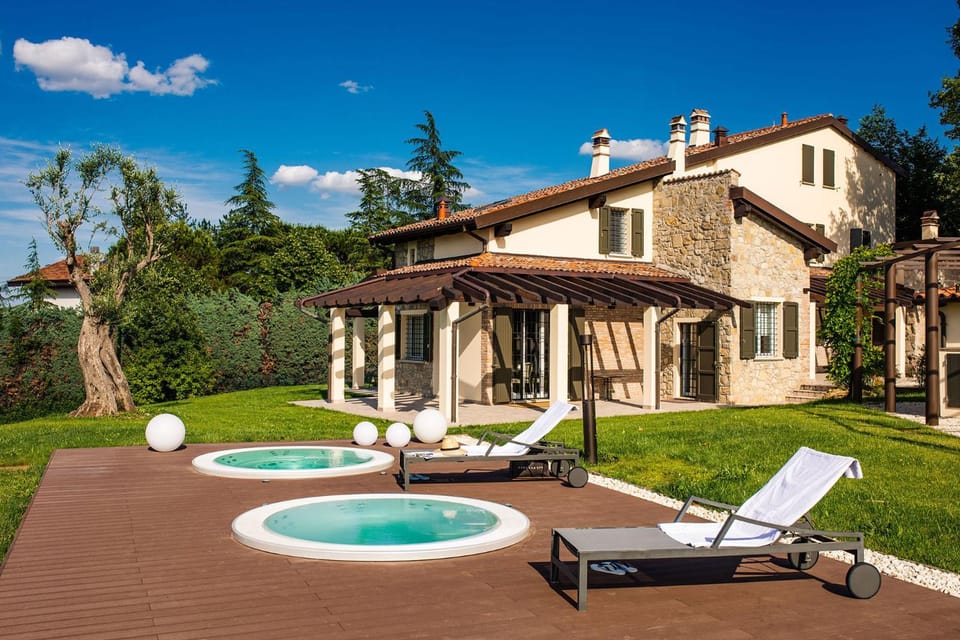 Property building, Garden, Hot Tub, Garden view