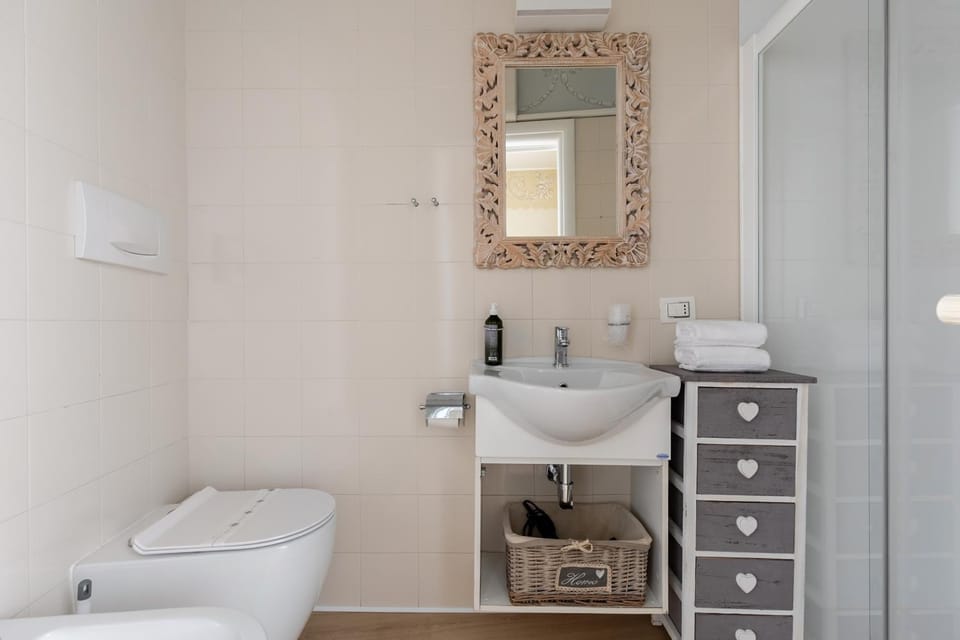 Bathroom, bidet