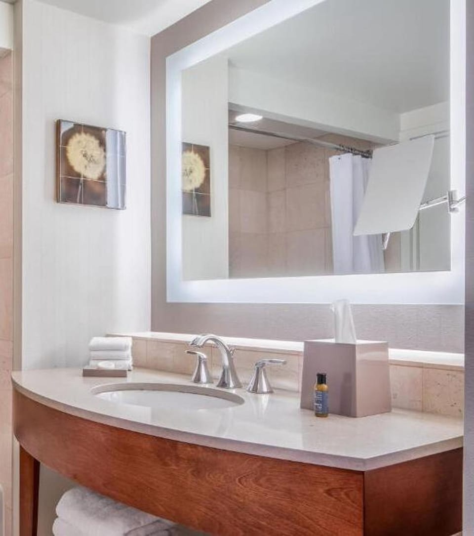 Toilet, Bathroom, towels