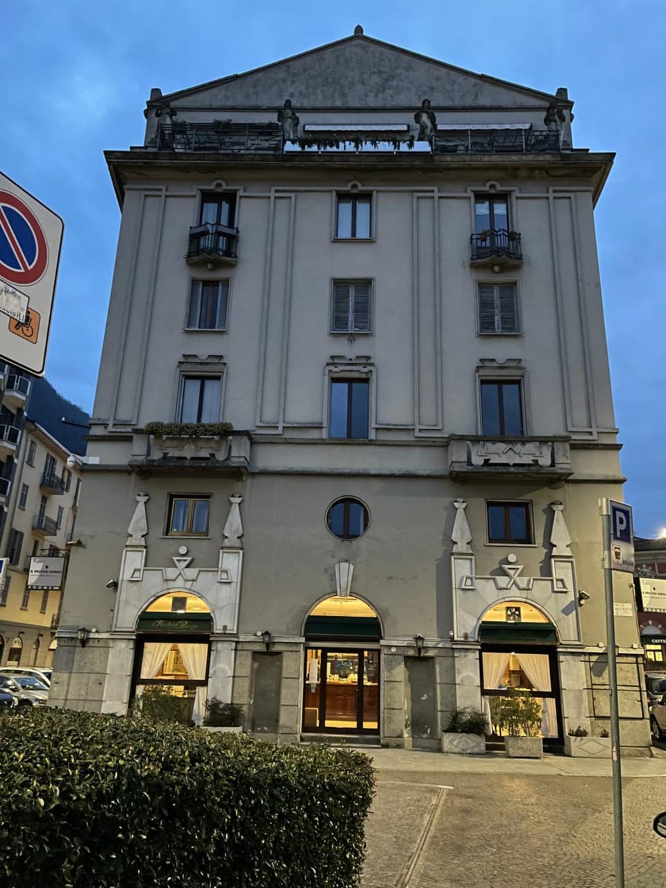 Property building, Neighbourhood