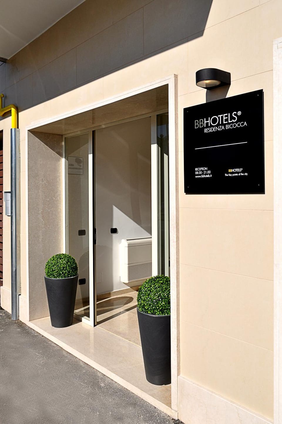 Facade/entrance