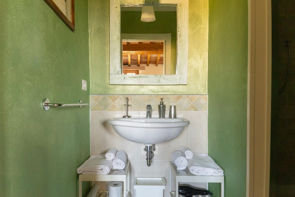Bathroom, towels