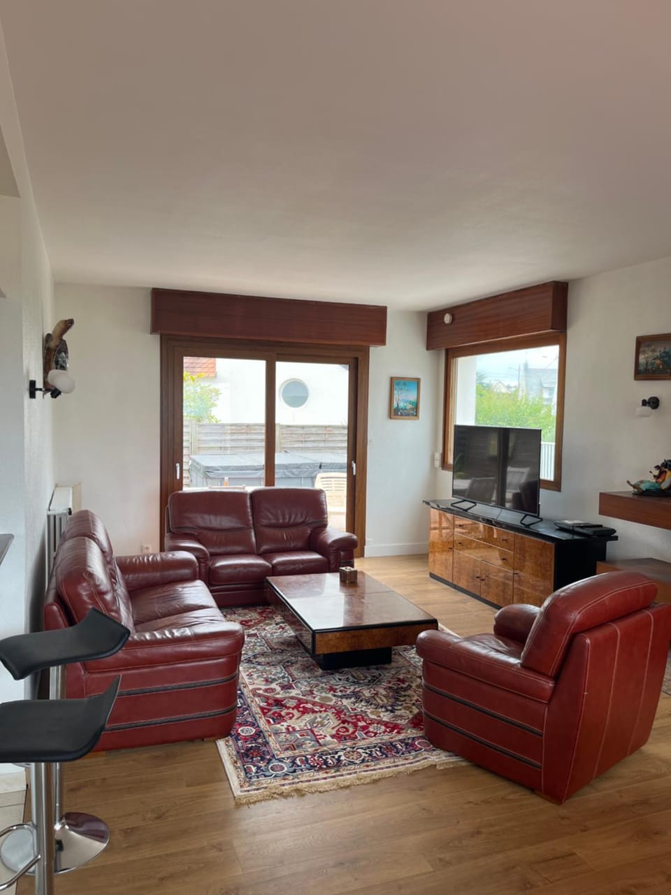 Communal lounge/ TV room, TV and multimedia, Living room, Seating area, Evening entertainment, internet