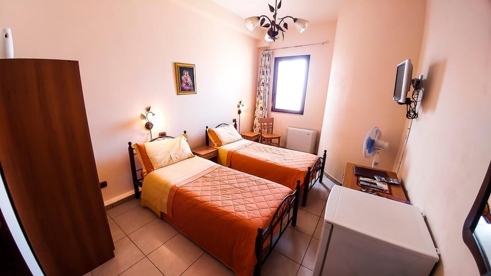Bed, TV and multimedia, Photo of the whole room, heating, oven, towels, wardrobe, air conditioner
