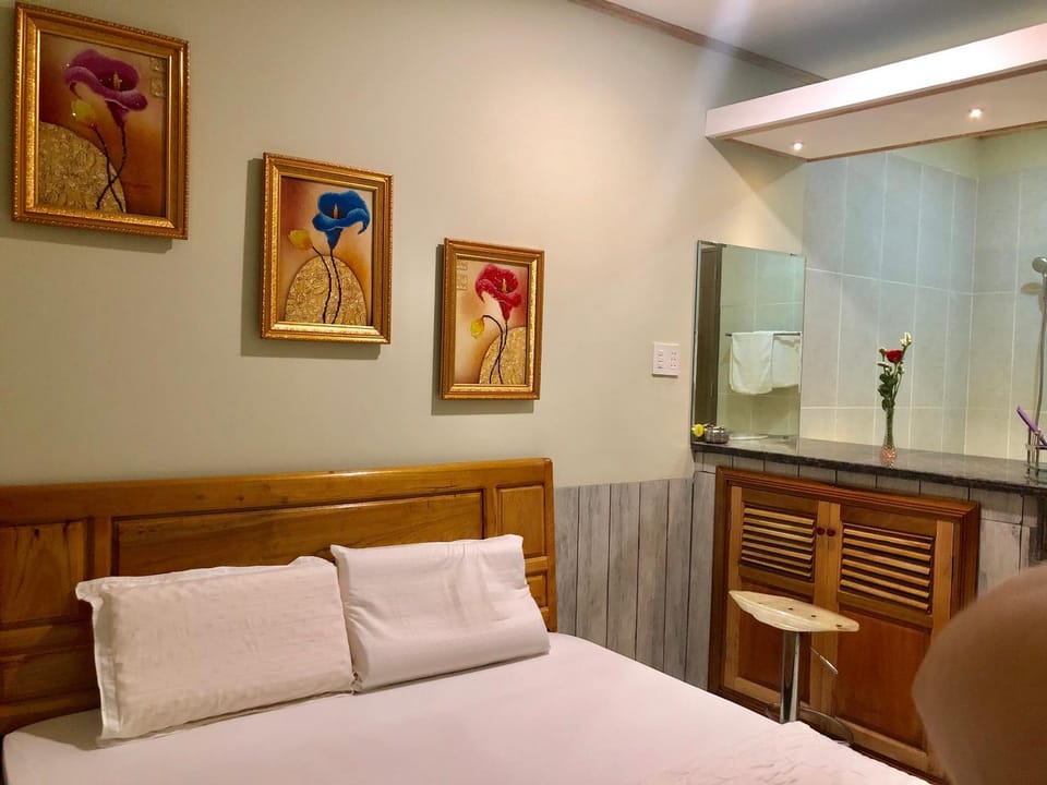 Bed, Photo of the whole room, Decorative detail, Bedroom