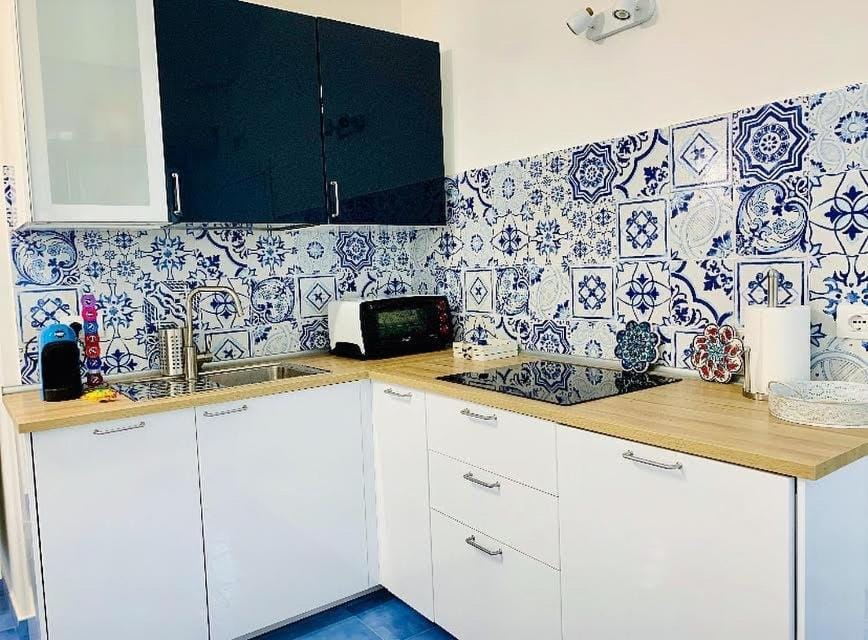 Kitchen or kitchenette, dishwasher