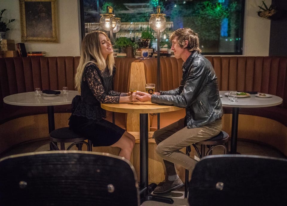 Restaurant/places to eat, People, Lounge or bar, Food and drinks, Drinks