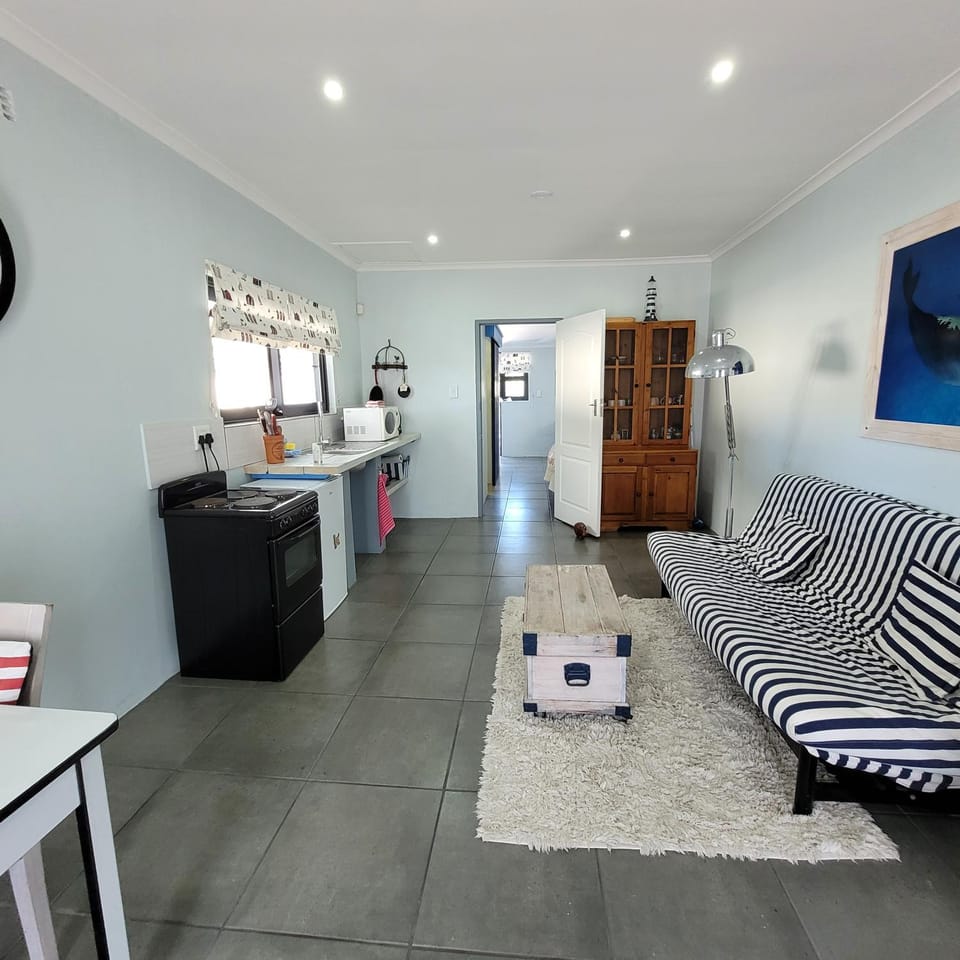 Shell Cottage a stone's throw from the beach Apartment in Western Cape