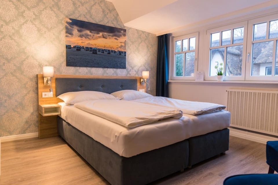 Bed, View (from property/room), Other, Photo of the whole room, Decorative detail, Bedroom