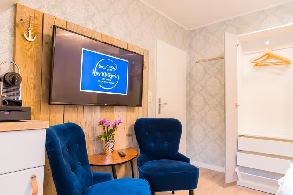 TV and multimedia, Other, Photo of the whole room, Decorative detail
