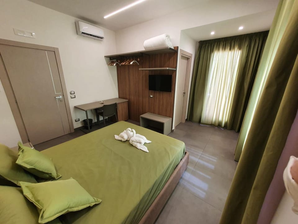 QUEEN MEDINA Centro Storico Bed and Breakfast in Naples