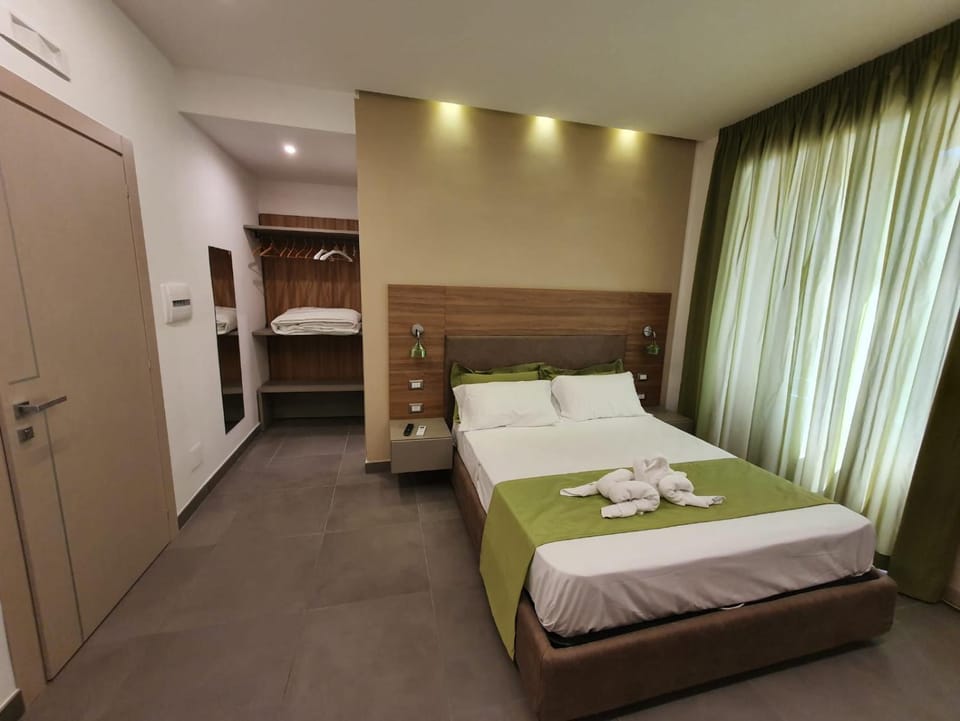 QUEEN MEDINA Centro Storico Bed and Breakfast in Naples