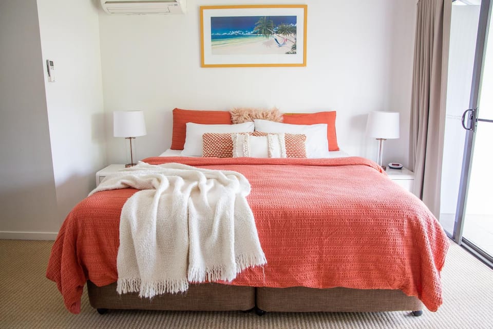 Tropical Getaway in 2 Bedroom Unit in 4 star Resort Apartment in Noosaville