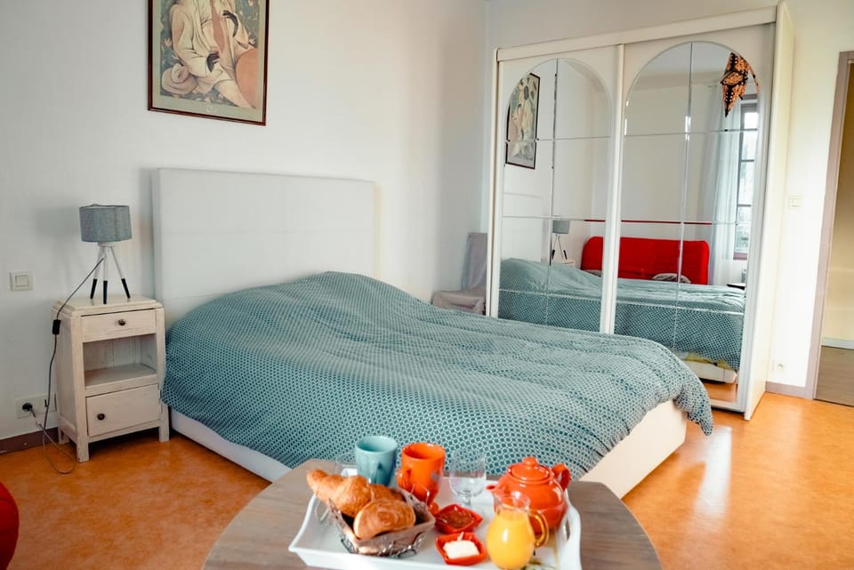 Bed, Photo of the whole room, Bedroom