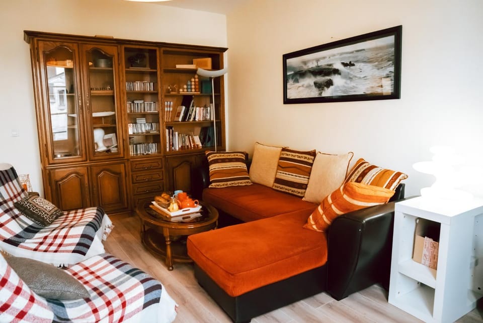 Library, Seating area