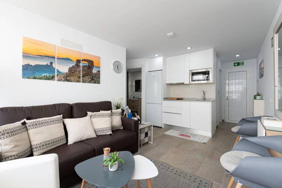 Living room, Food and drinks, Dining area