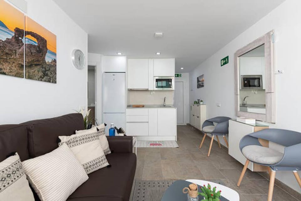 Living room, Food and drinks, Dining area