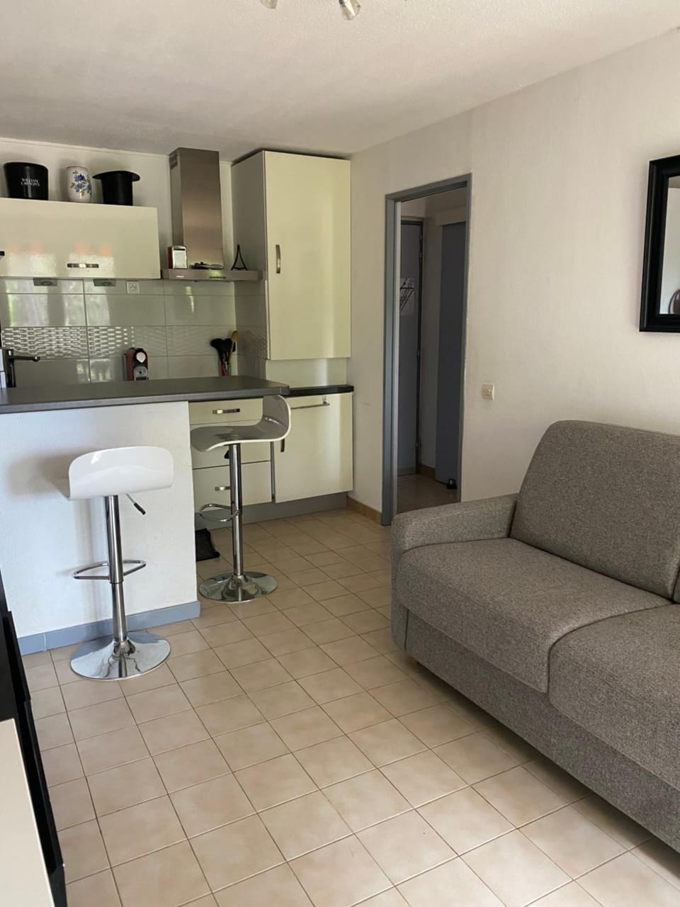 Kitchen or kitchenette, Living room, Seating area, Dining area, oven, stove