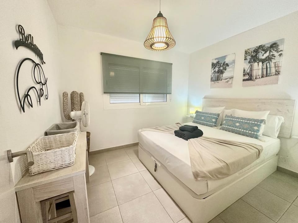 Chocolate Cookie- AC, High speed internet, Desk with natural light, Sunny terrace and pool Apartment in Corralejo