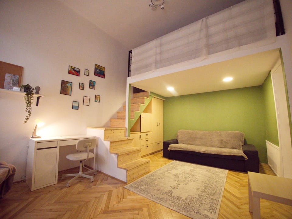 Living room, Photo of the whole room